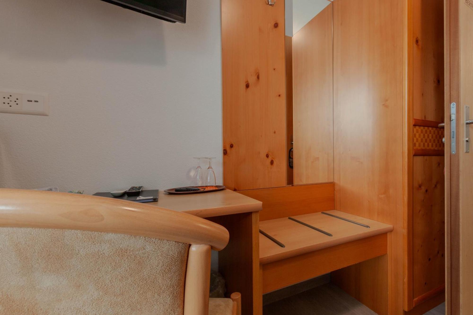 Ristorante Pensione Chalet Stazione Poschiavo Dış mekan fotoğraf