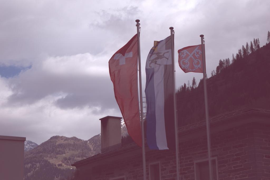 Ristorante Pensione Chalet Stazione Poschiavo Dış mekan fotoğraf